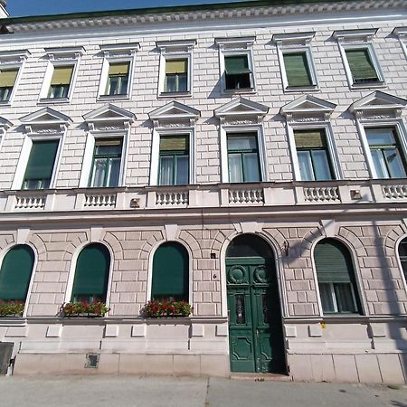 Residence Oasis Győr Eksteriør bilde